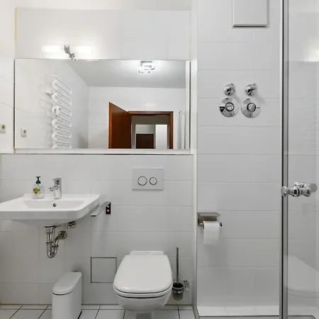Eindrucksvolle Zwei-Zimmer-Wohnung Mit Balkon Und Grosser Kueche Leipzig Exterior foto
