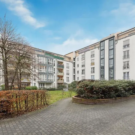 Eindrucksvolle Zwei-Zimmer-Wohnung Mit Balkon Und Grosser Kueche Leipzig Exterior foto